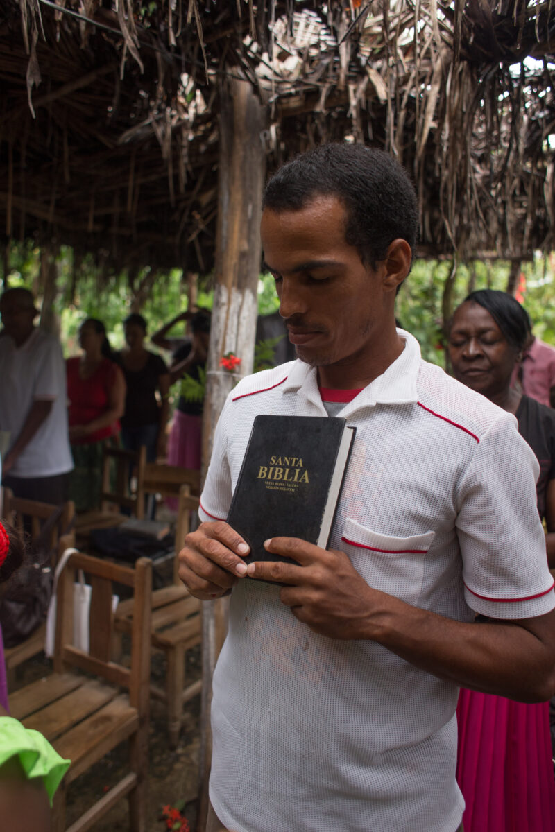 Church Gathering — Christians gather to praise and worship in a temporary church made of Bamboo and leaves, in Cuba — Cuba, Church, Christian, group, people