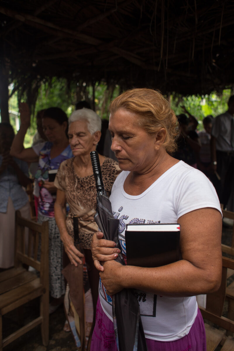 Church Gathering — Christians gather to praise and worship in a temporary church made of Bamboo and leaves, in Cuba — Cuba, Church, Christian, group, people