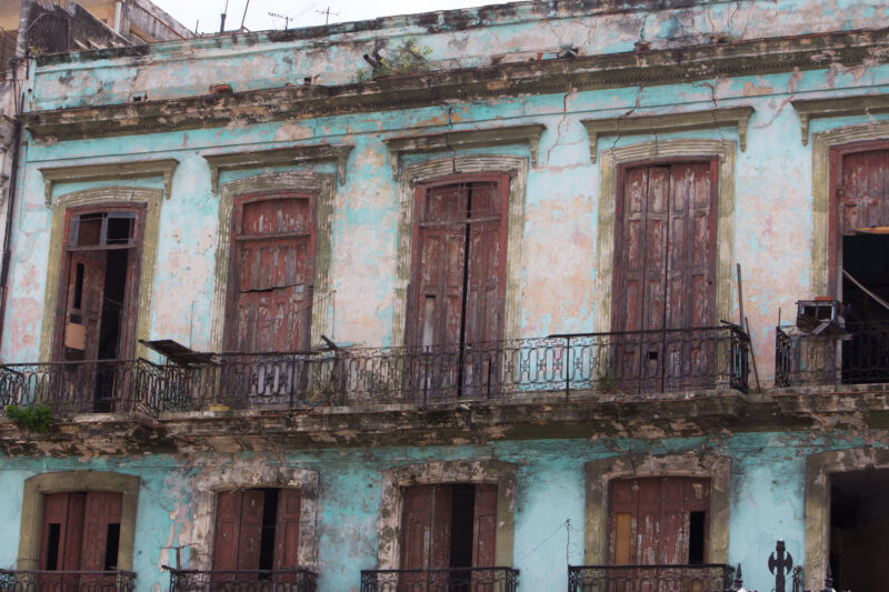 Photo: Old Buildings in Havana — Cuba