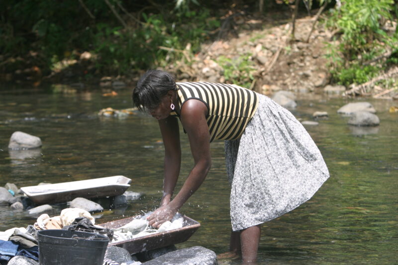 Wash Day in Sao Tome — Stock photos of women washing clothes by hand in a river near their village, in Sao Tome, Africa — Sao Tome, Africa, washing, clothes,...