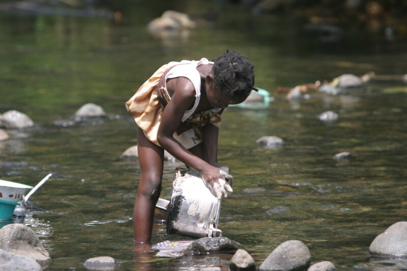 Wash Day in Sao Tome — Stock photos of women washing clothes by hand in a river near their village, in Sao Tome, Africa — Sao Tome, Africa, washing, clothes,...