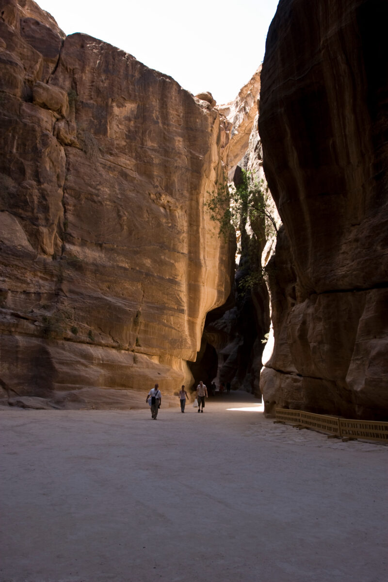 Petra in Jordan — The Siq,leading in to the beautiful ancient rose colored site of Petra, in Jordan — Jordan, Petra, siq
