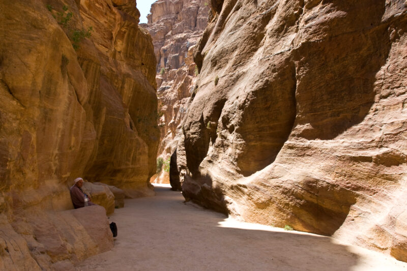 Petra in Jordan — The Siq,leading in to the beautiful ancient rose colored site of Petra, in Jordan — Jordan, Petra, siq