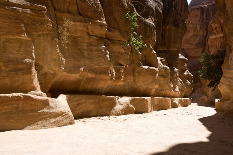 Petra in Jordan — The Siq,leading in to the beautiful ancient rose colored site of Petra, in Jordan — Jordan, Petra, siq