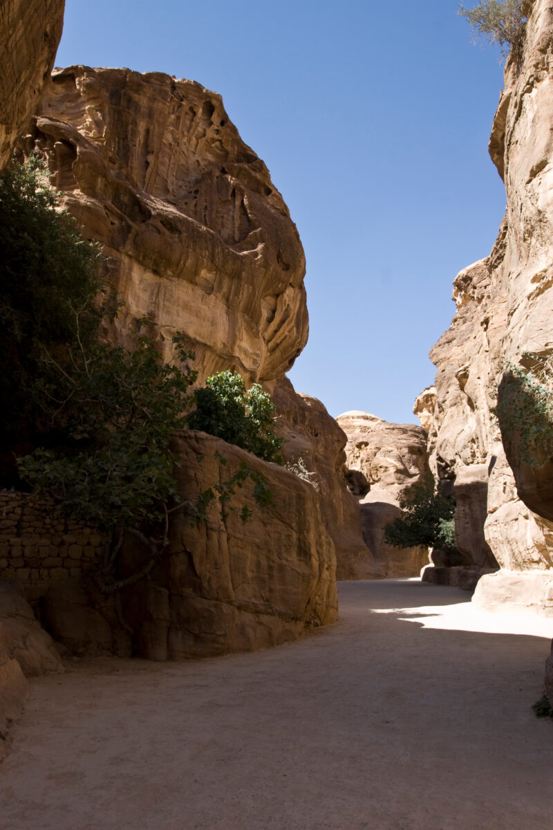 Petra in Jordan — The Siq,leading in to the beautiful ancient rose colored site of Petra, in Jordan — Jordan, Petra, siq