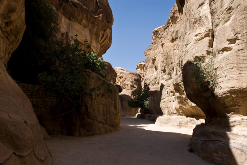 Petra in Jordan — The Siq,leading in to the beautiful ancient rose colored site of Petra, in Jordan — Jordan, Petra, siq