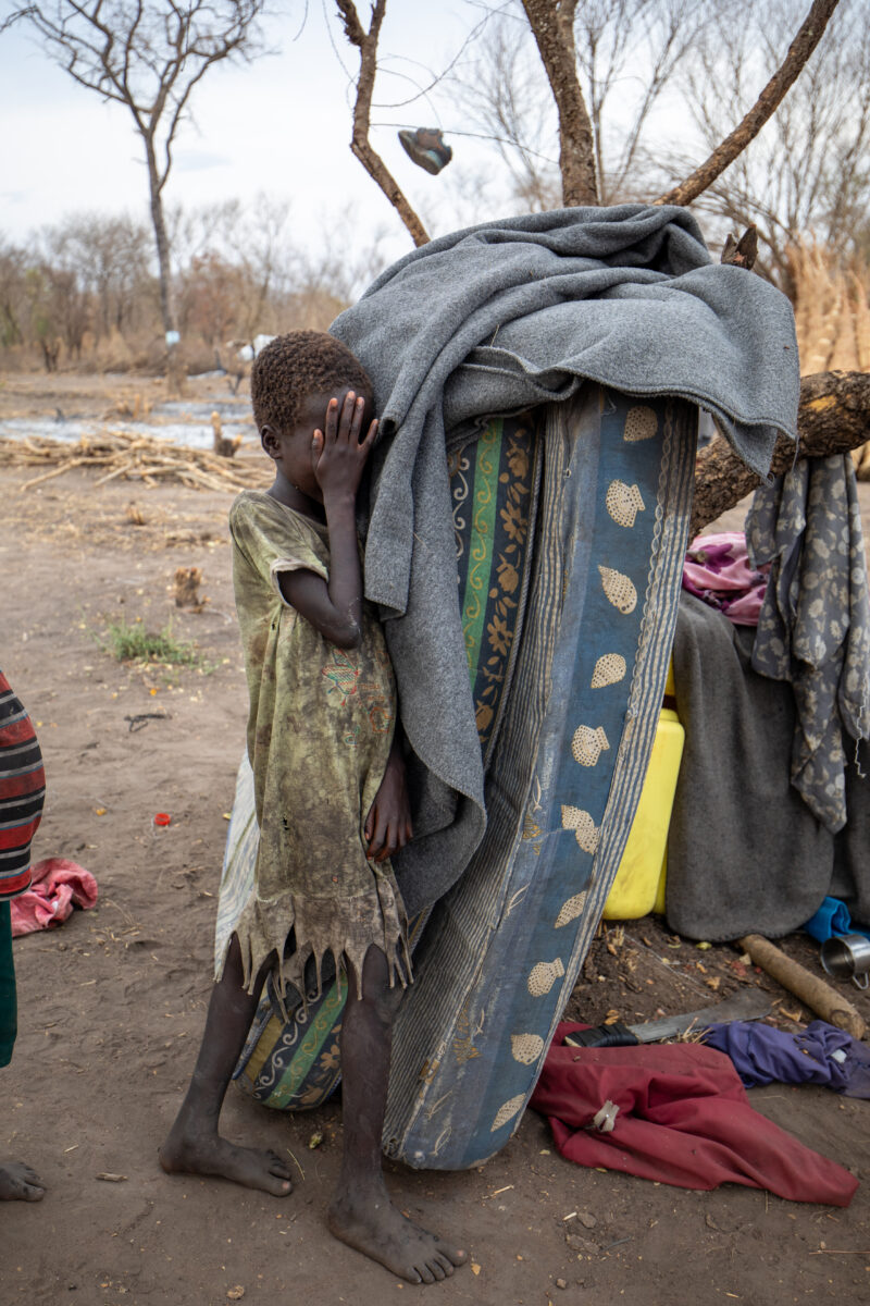 Refugees from South Sudan — After walking 100 Km, refugees arrive to the safety of Uganda. — Unsaturated, Refugee, Refugee Settlement, South Sudan, Child
