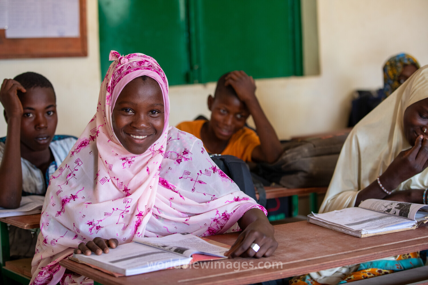 Girl in Niger Attends School