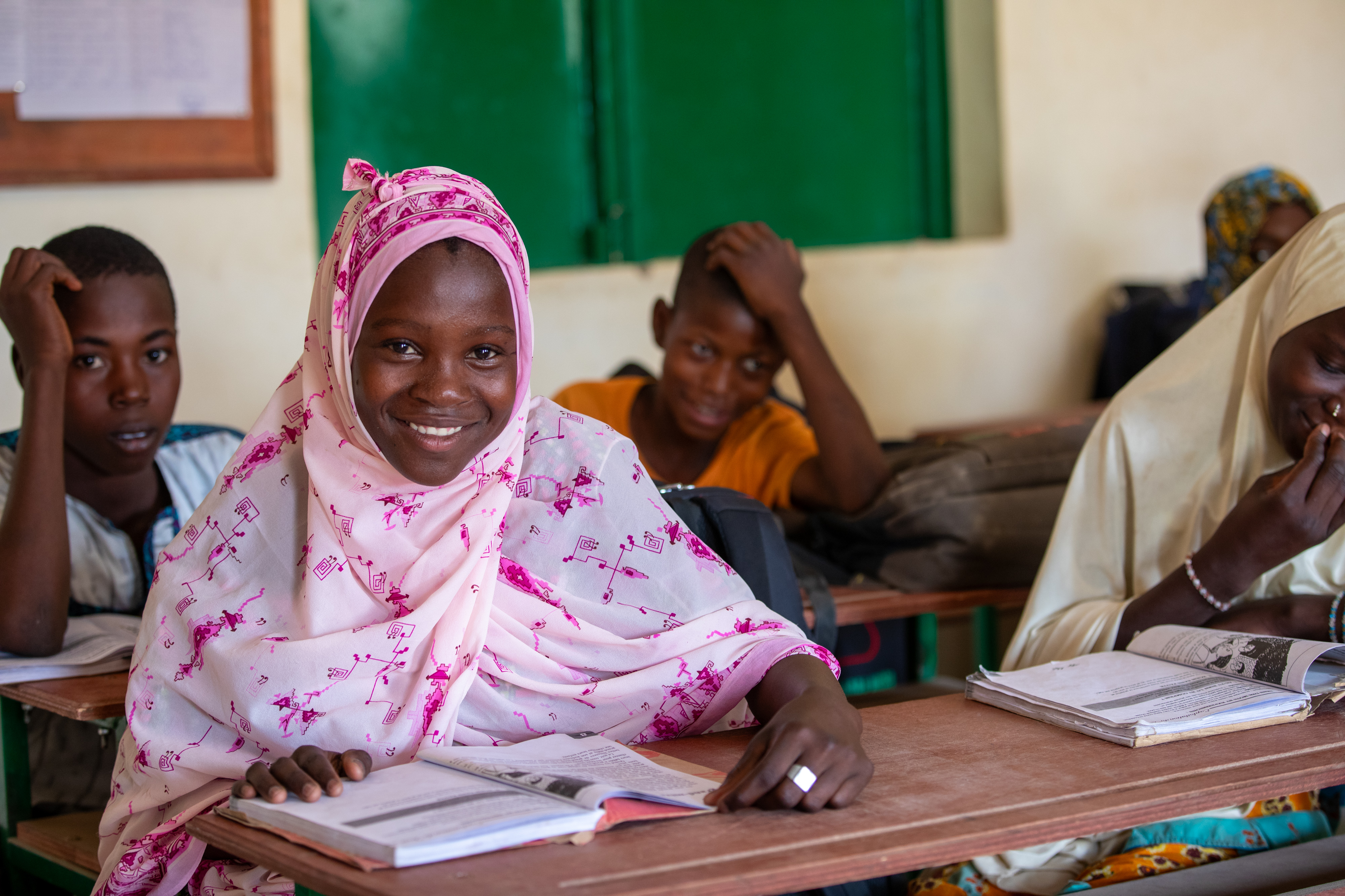 Girl in Niger Attends School