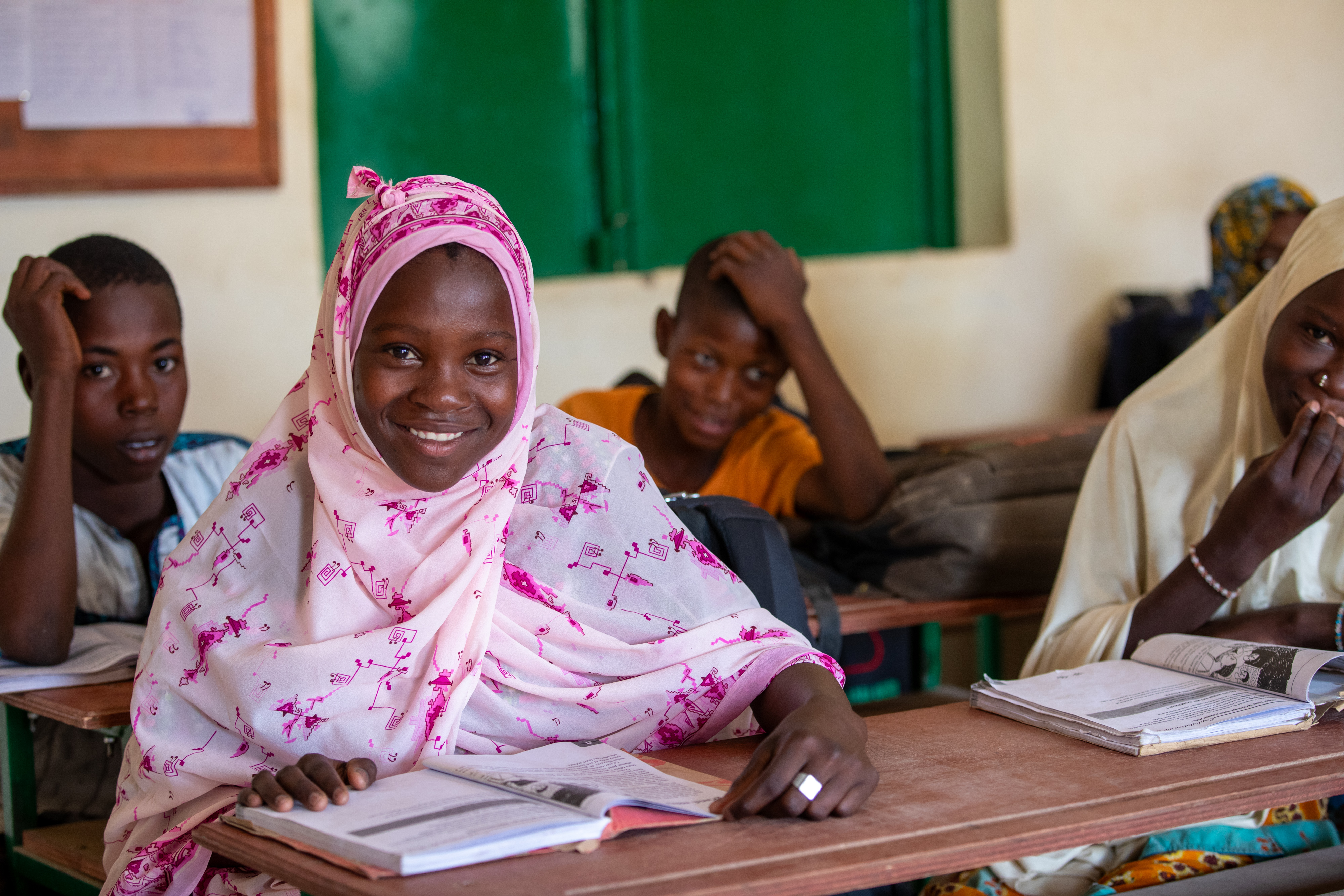 Girl in Niger Attends School