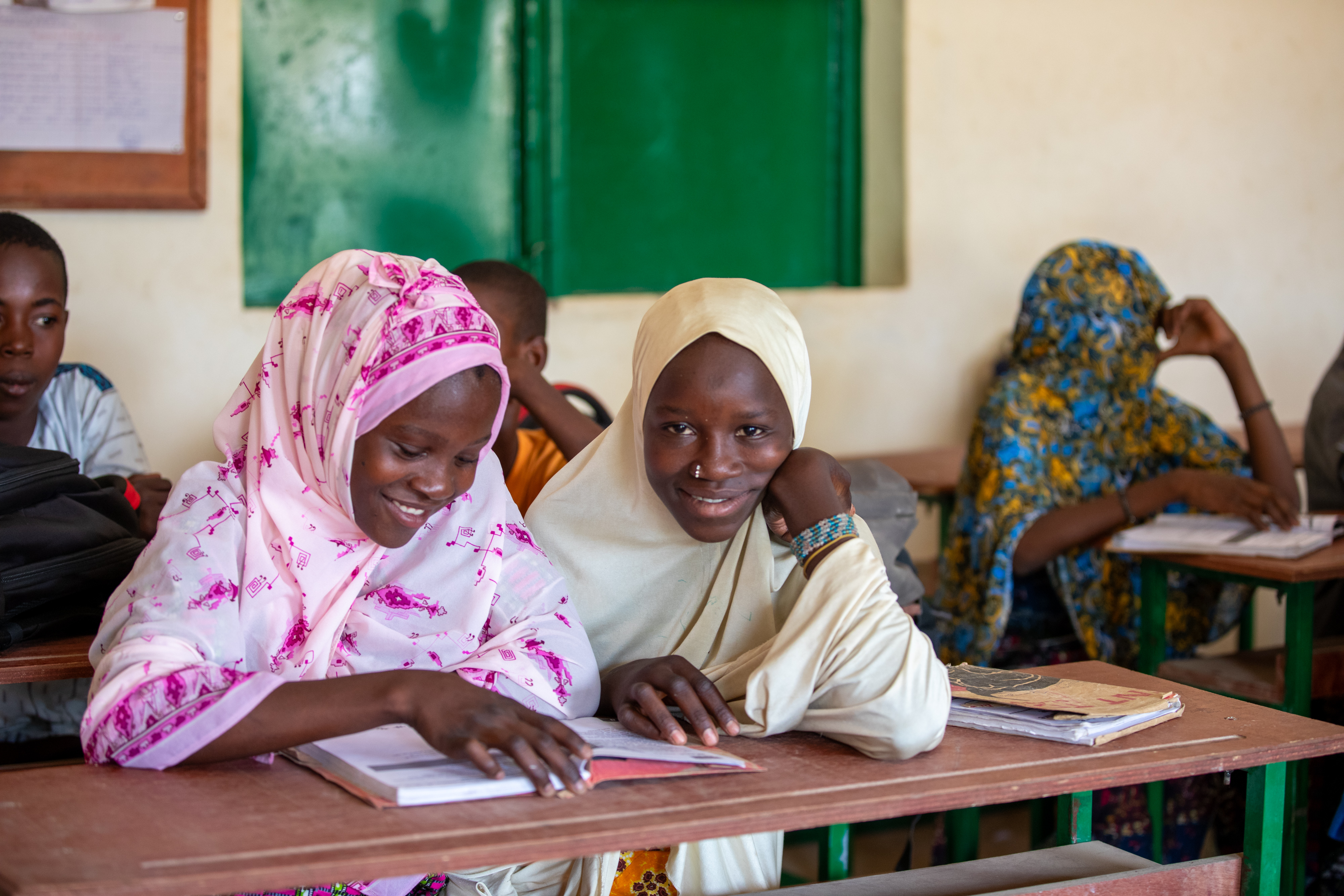 Girl in Niger Attends School