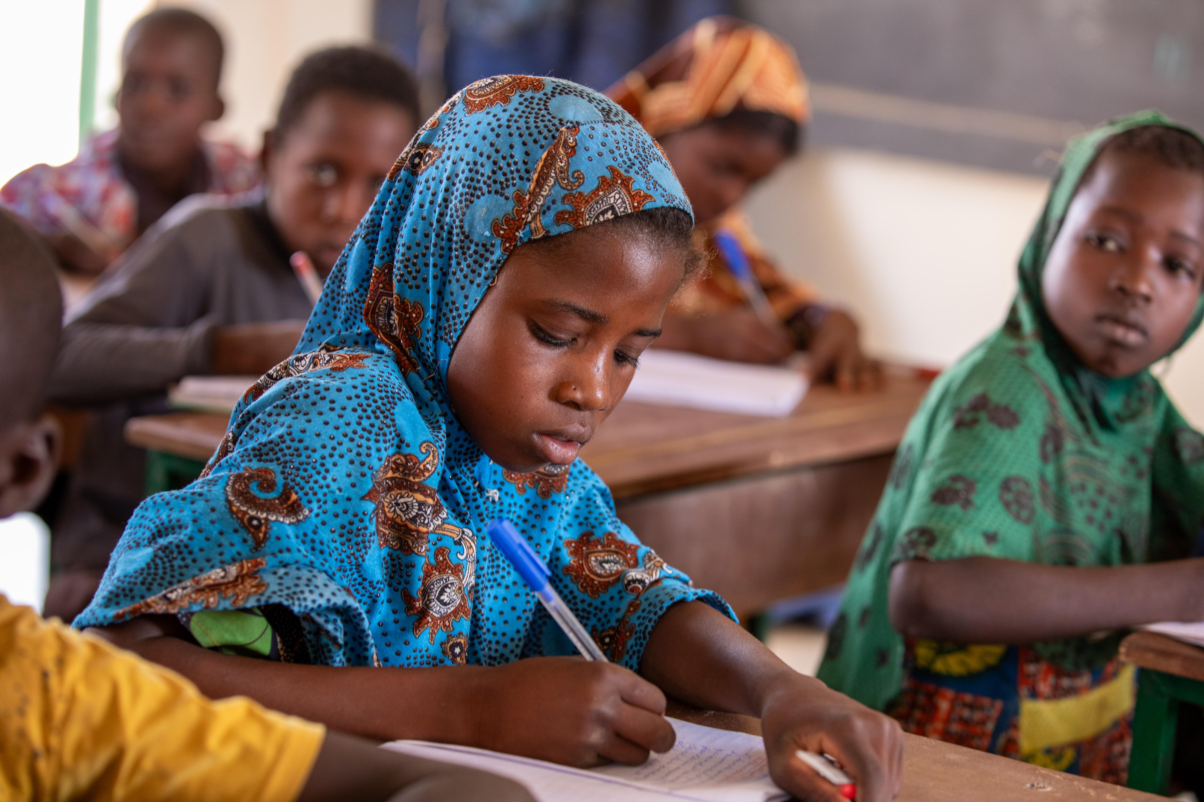 Girl in Niger Attends School