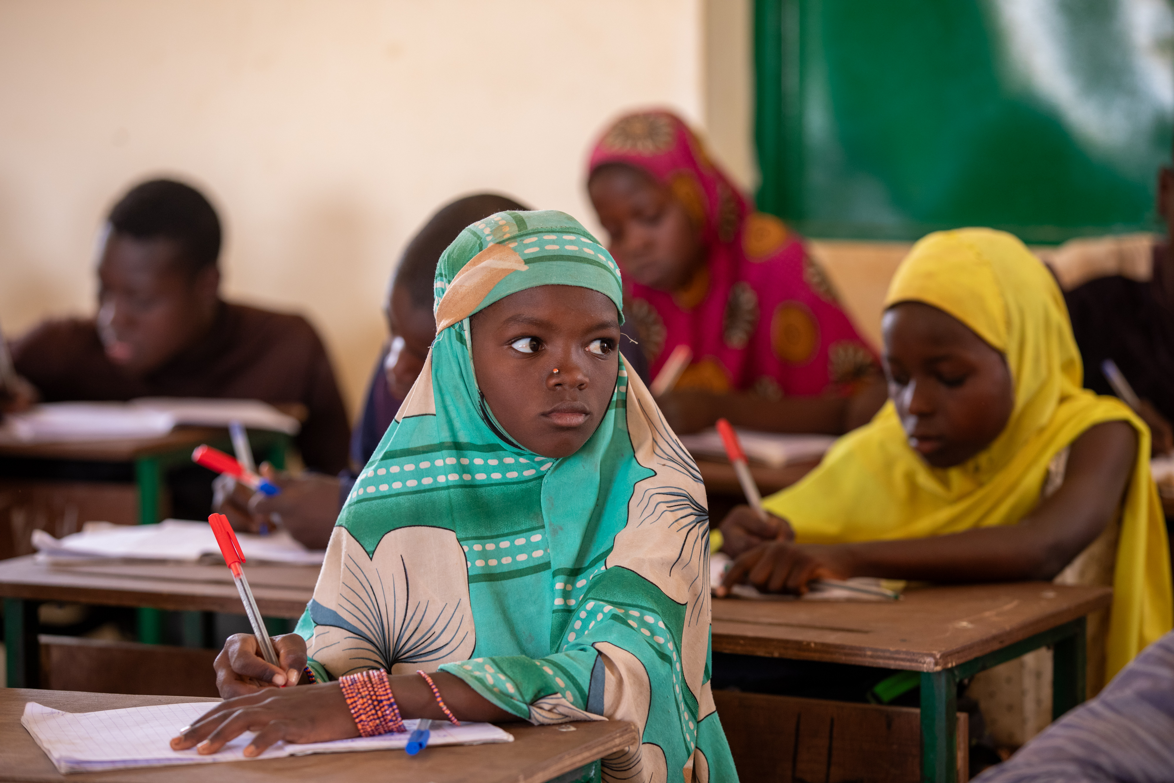 Girl in Niger Attends School