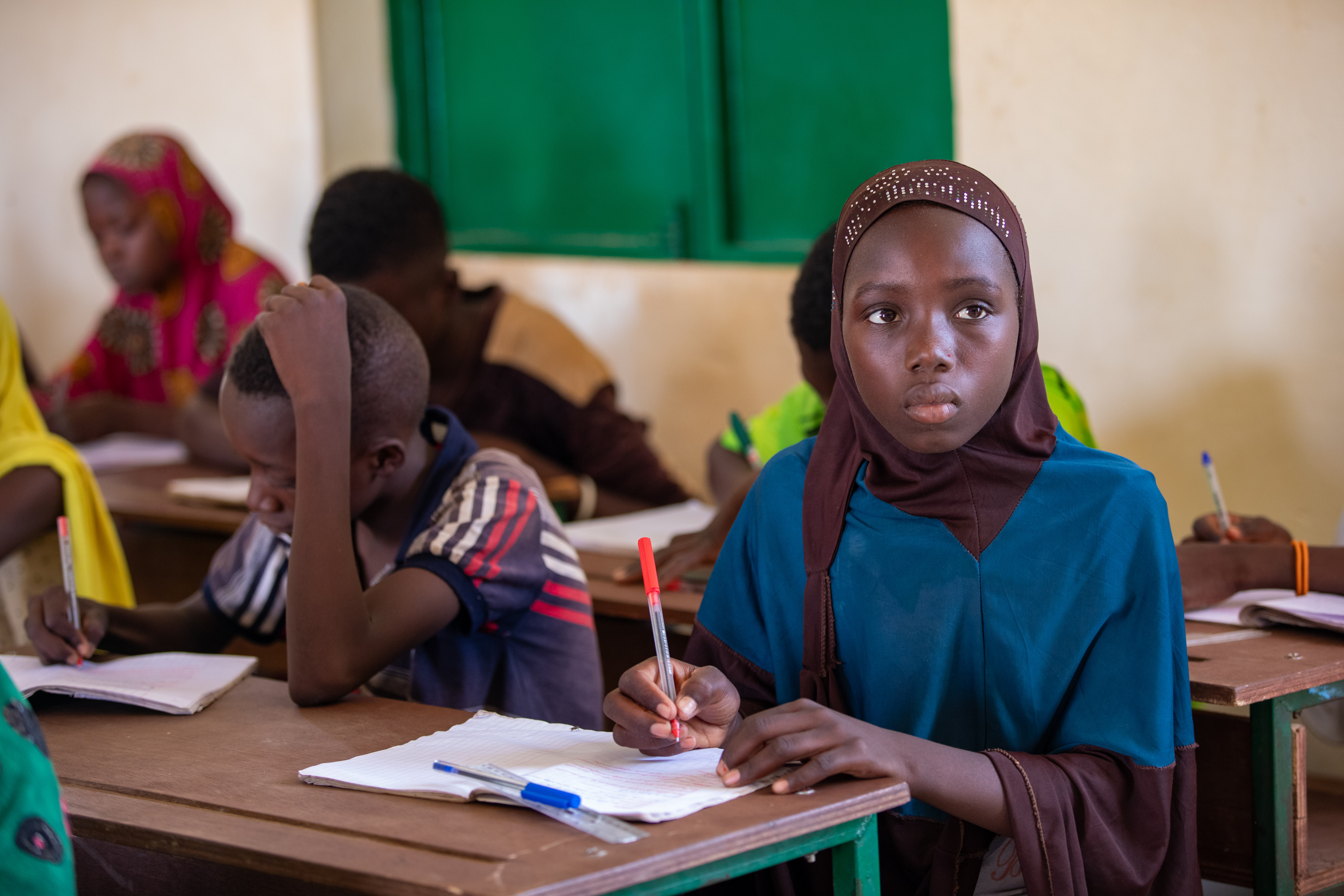 Girl in Niger Attends School