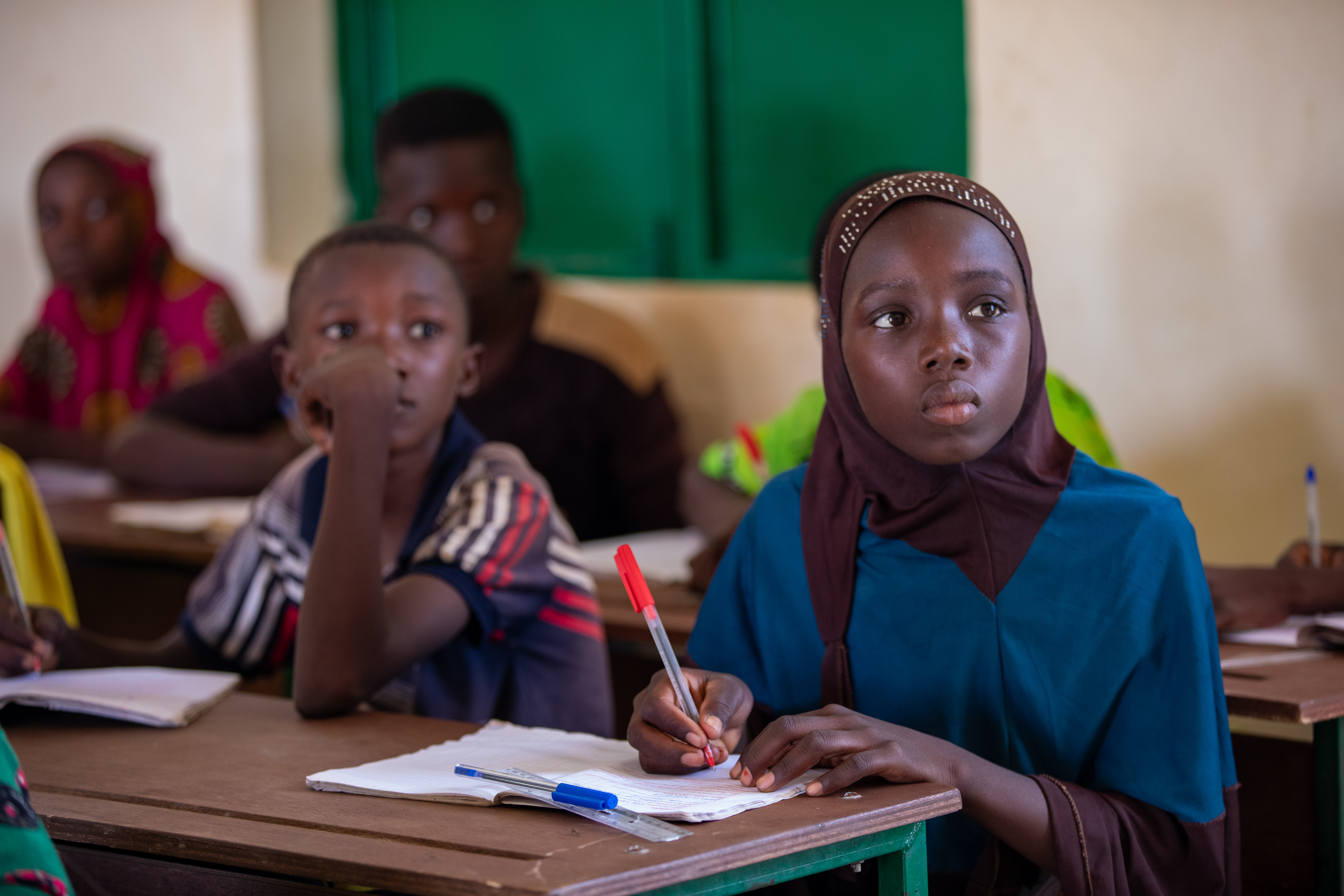 Girl in Niger Attends School