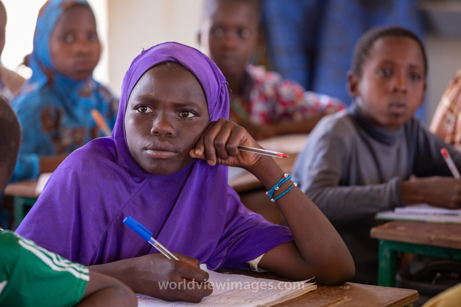 Girl in Niger Attends School