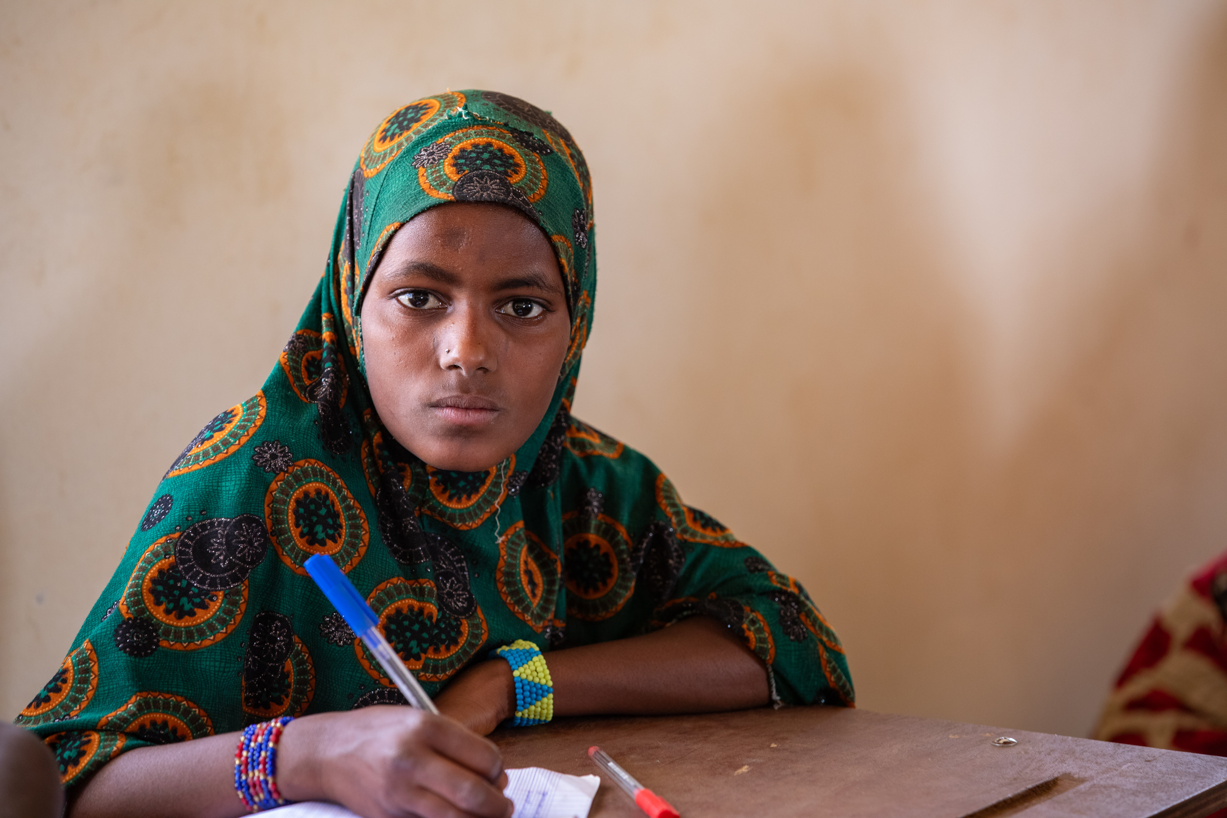 Girl in Niger Attends School