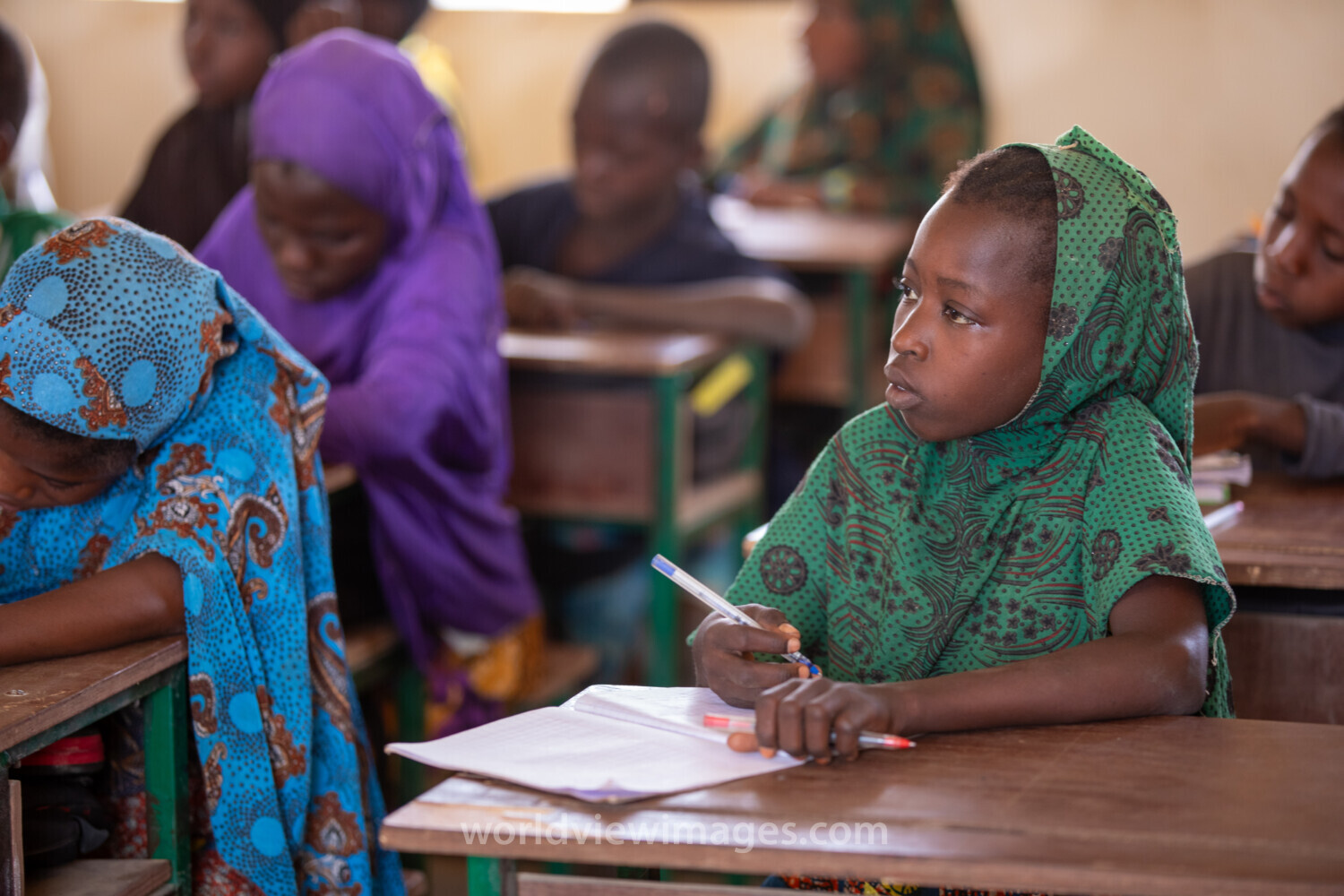 Girl in Niger Attends School