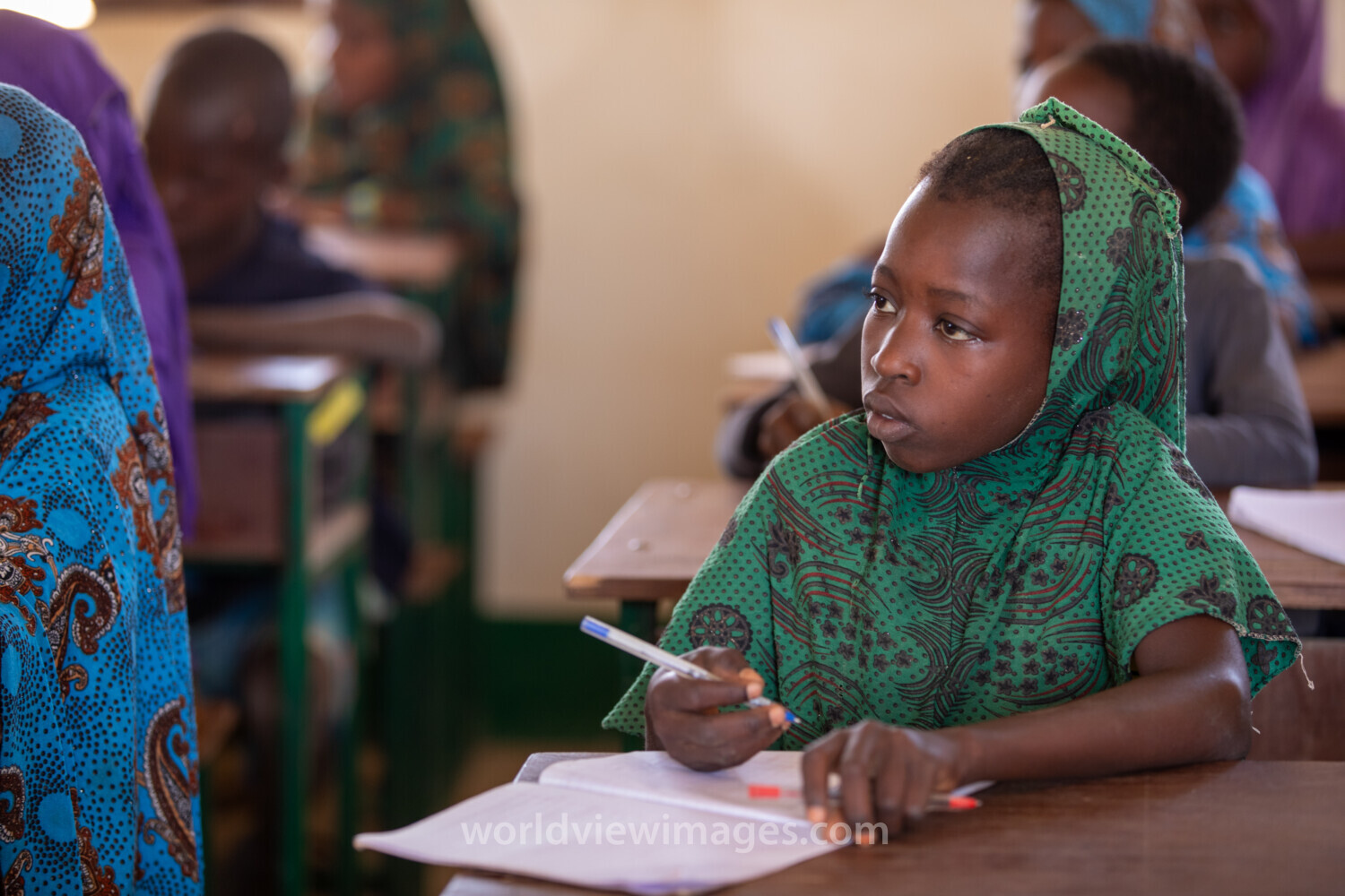 Girl in Niger Attends School