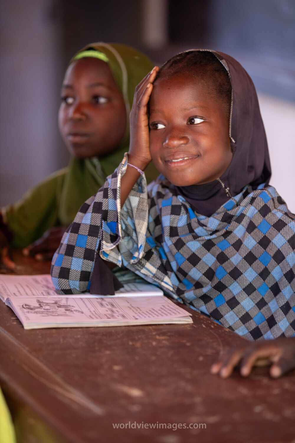 Girl in Niger Attends School
