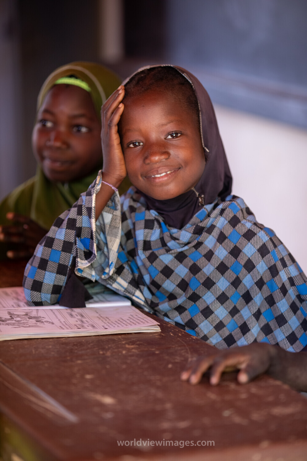 Girl in Niger Attends School