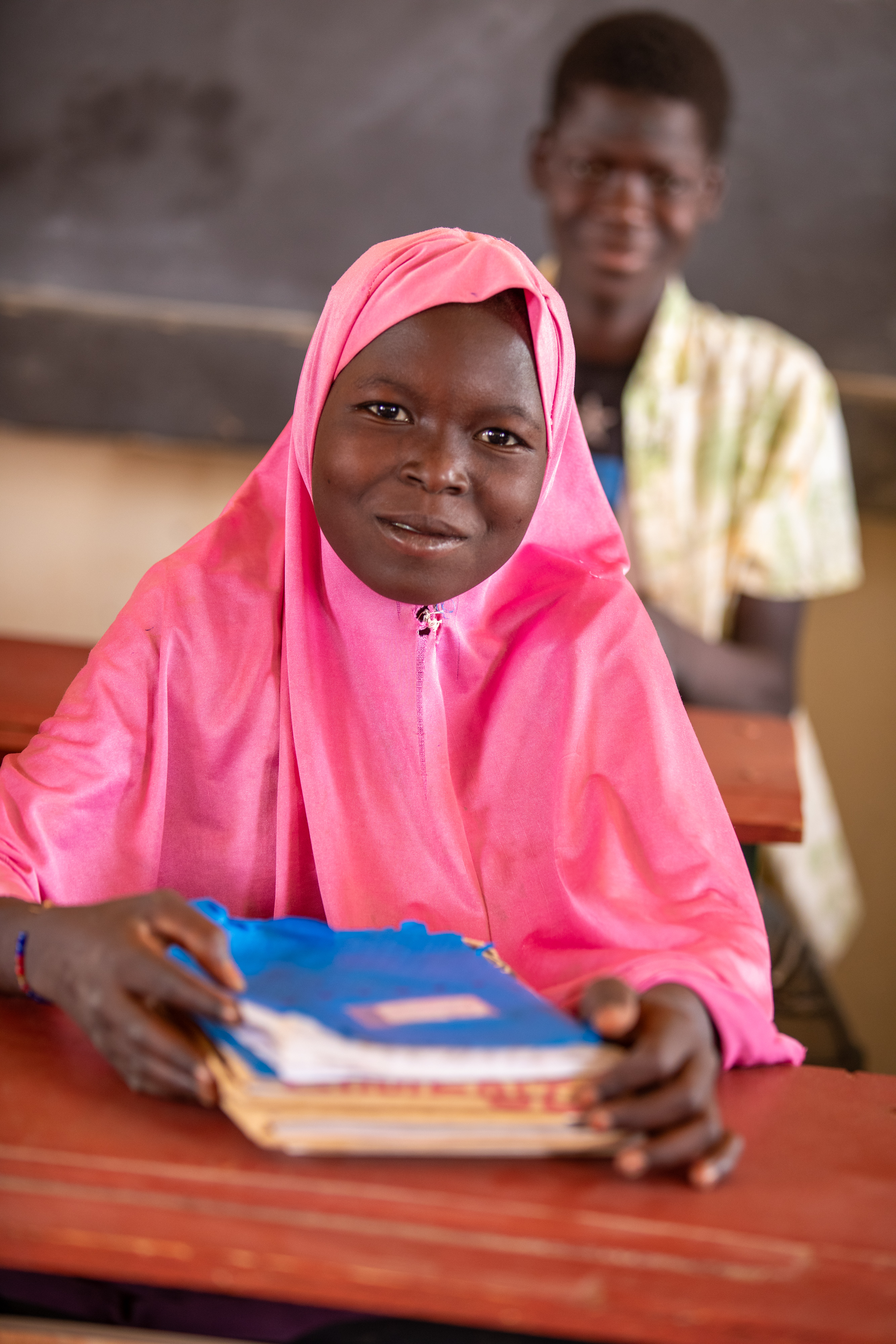 Girl in Niger Attends School