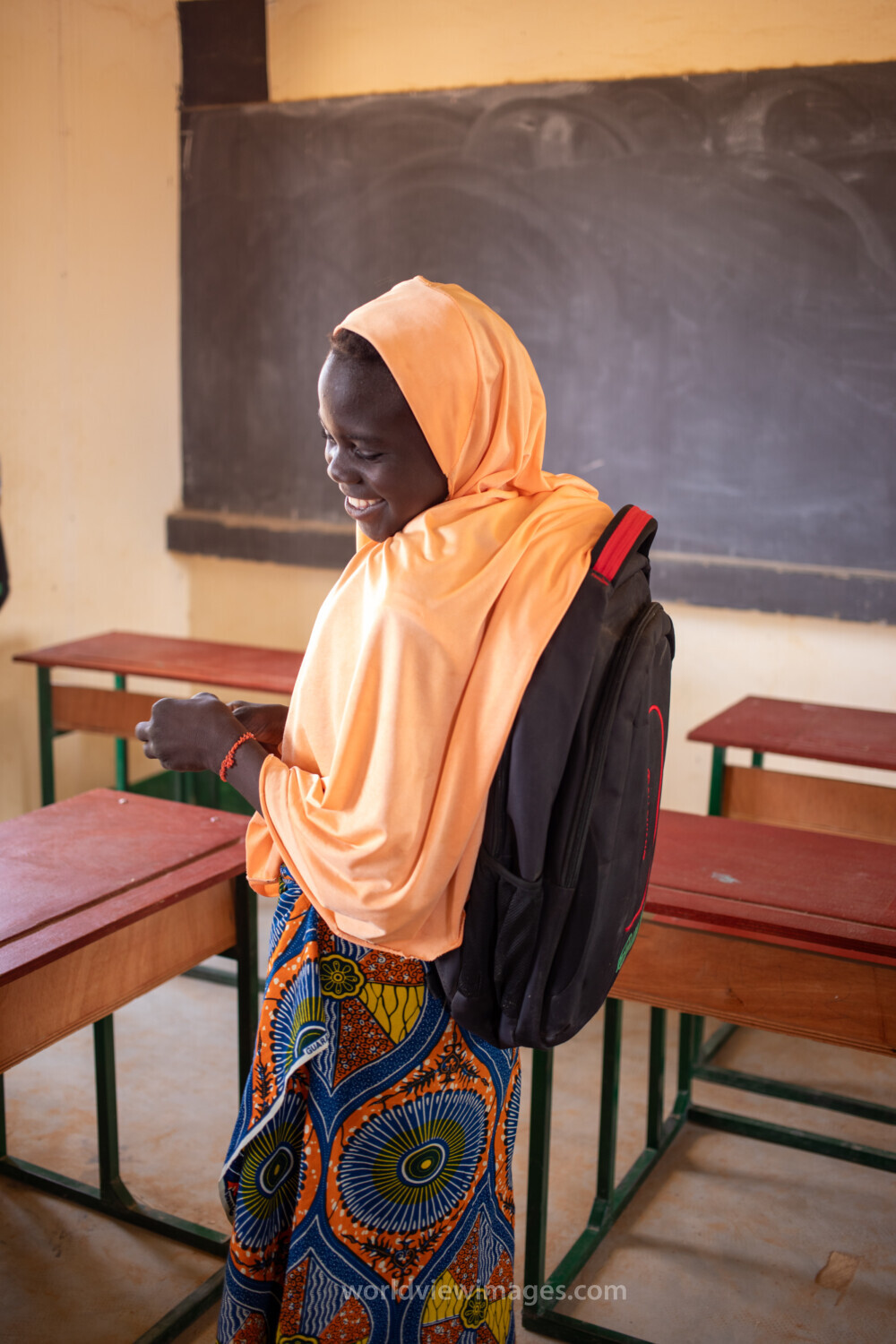 Girl in Niger Attends School