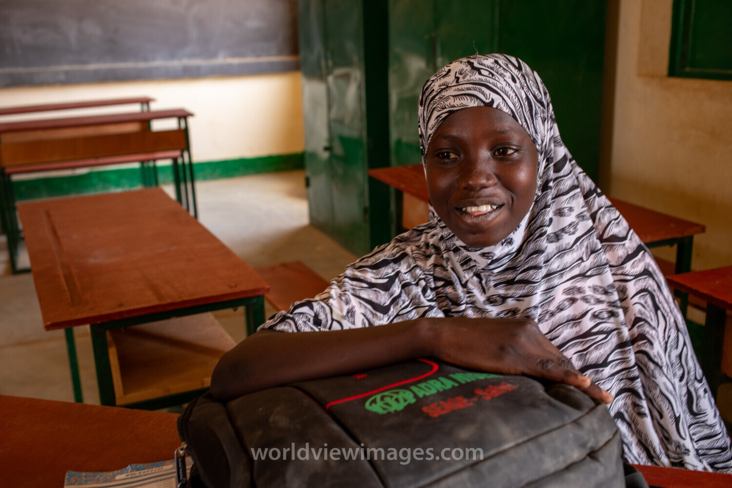 Girl in Niger Attends School