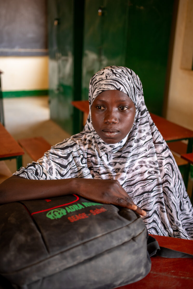 Girl in Niger Attends School — With a long tradition of early marriage, most girls in Niger drop out of school after the second grade — Africa, Education, Ey...