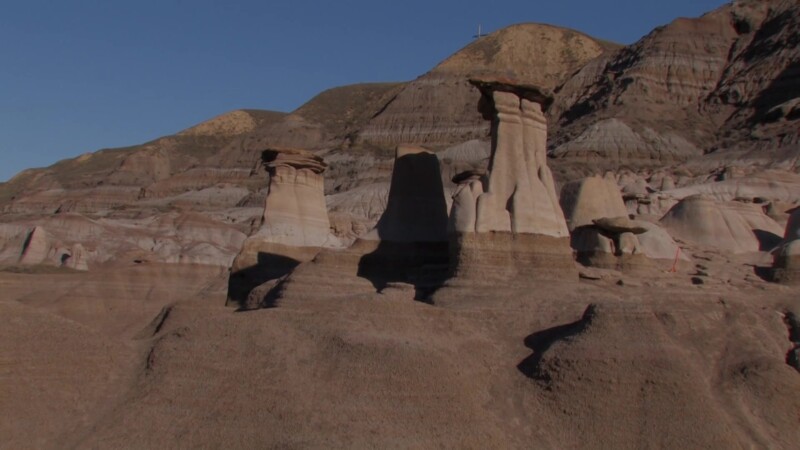 Badlands in Alberta — Sandstone formations near Drumheller, AlbertaKeywords: Alberta, Canada, Drumheller, Baddlands, Hoodoos, Geology, erosion, sandstone, Re...