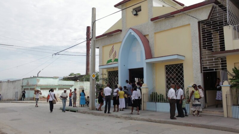 Adventist Church in Cuba — Stock Video Footage of Christianity in Cuba: Wide shot of a Seventh-day Adventist church in Santiago de CubaKeywords: Adventist, A...