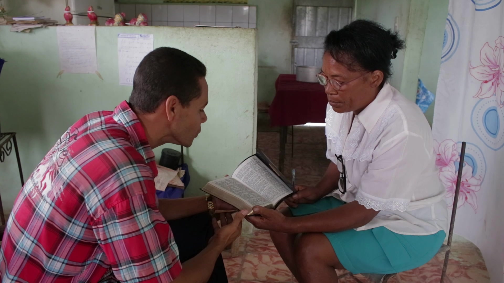 Studying the Bible in Cuba