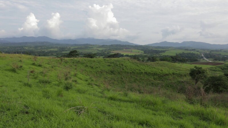 Scenic View in Cuba — Beautiful countryside view in rural CubaKeywords: Cuba, Cuban, Cuban Tour, Cuban countryside, country tour, farms, fields, mountains, s...