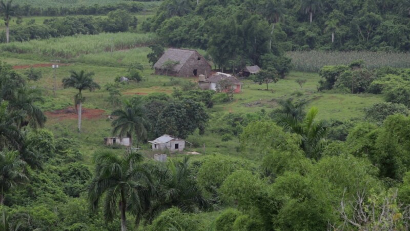 Scenic View in Cuba — Beautiful countryside view in rural CubaKeywords: Cuba, Cuban, Cuban Tour, Cuban countryside, country tour, farms, fields, mountains, s...