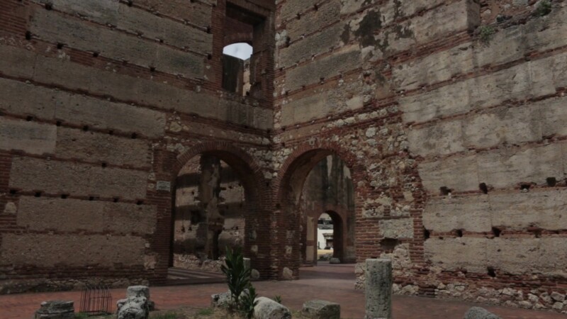 First Hospital in the Americas — Ruins of the first Hospital built in the Americas, located in the old Spanish Colonial city section of Santo Domingo. — Cari...