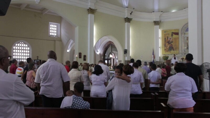 Mass in Santo Domingo, Dominican Republic — Stock Video Footage of the Dominican Republic: Congregation worships at a Mass service held in a historical Catho...