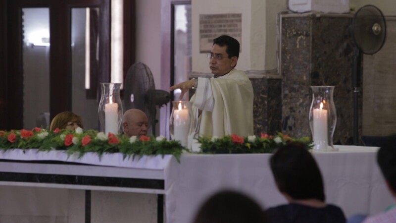 Mass in Santo Domingo, Dominican Republic — Stock Video Footage of the Dominican Republic: Catholic Priest performs mass at a old historical Catholic church ...
