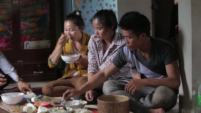 Lunch time in Laos — Stock Video Footage of Laos: People gather around food on the floor, to share a meal together in Laos. — Asia, Laos, food, people, eating