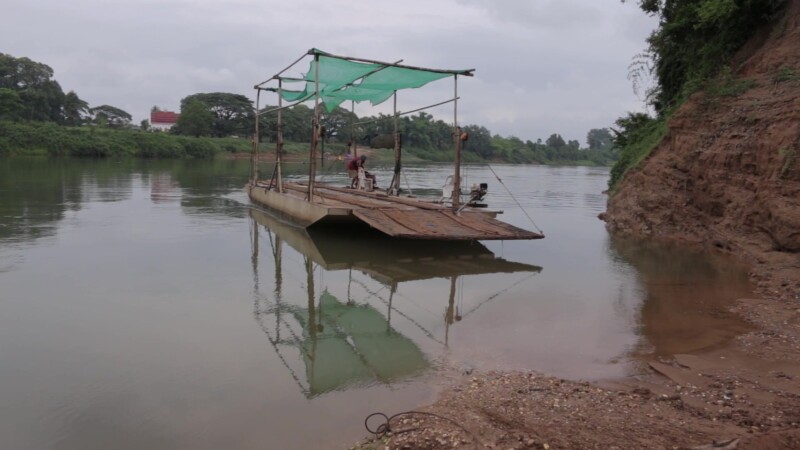 River Ferry in Laos — Stock Video Footage of Laos: With very few bridges in the country, people in Laos still rely on river ferrys to get across the many riv...