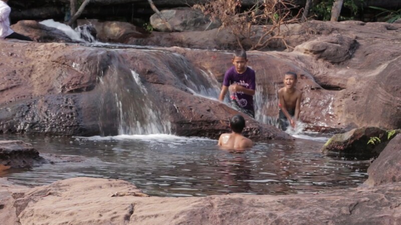 Swiming in a Mountain fed Pool — Stock Video Footage of Laos: Lao Children enjoy a dip in a natural pool of water fed by a mountain stream. — Asia, Laos, Chi...