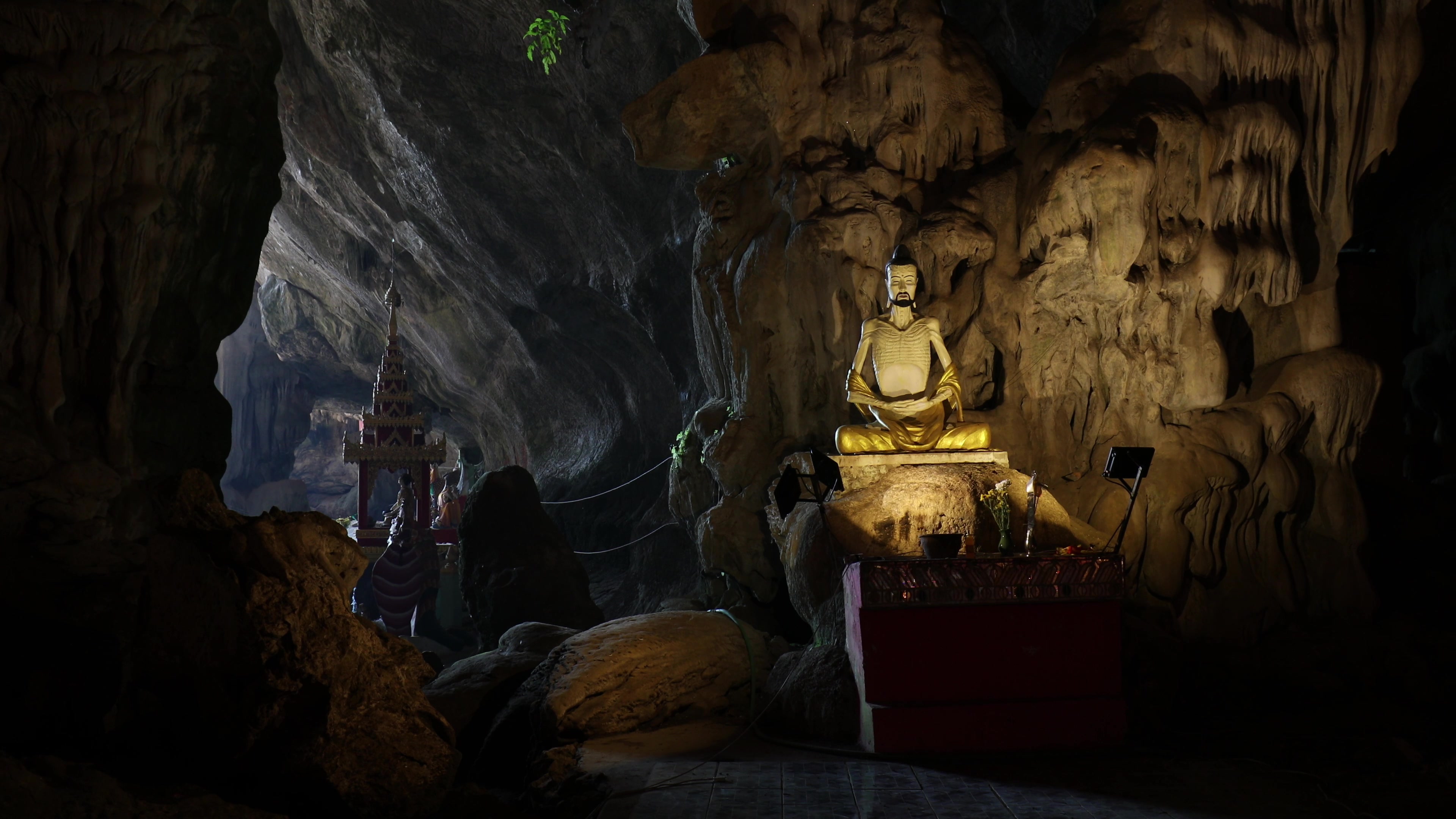 Kaw Gon Cave in Myanmar