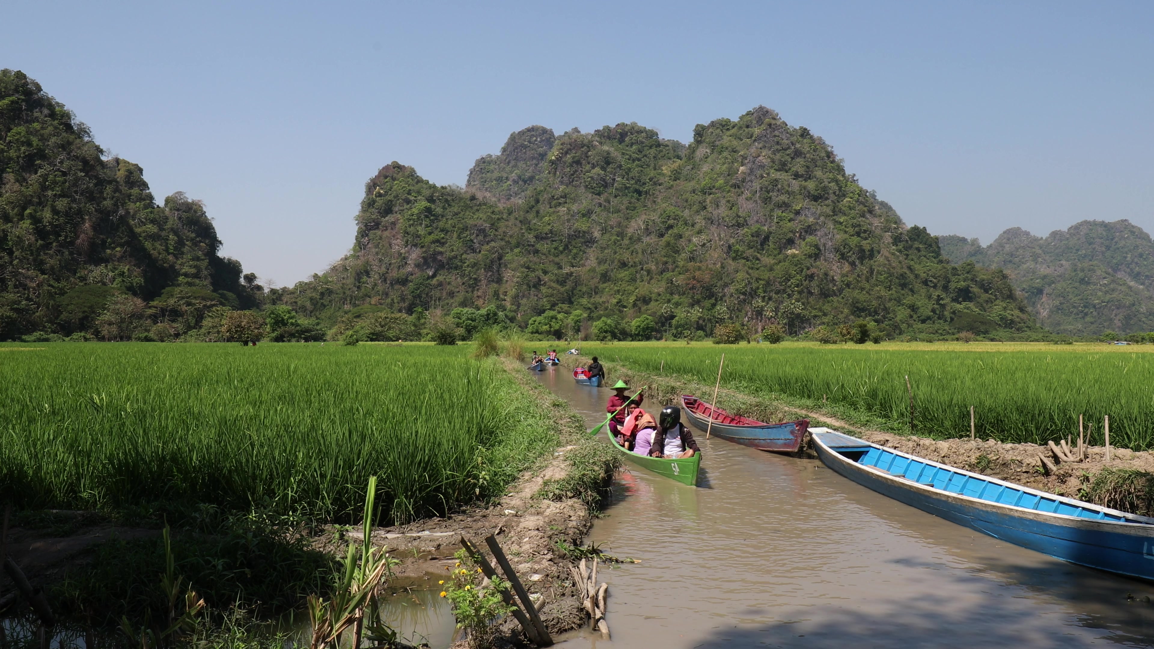 Boat Ride for Tourists to Kaw Gon Cave in Myanmar