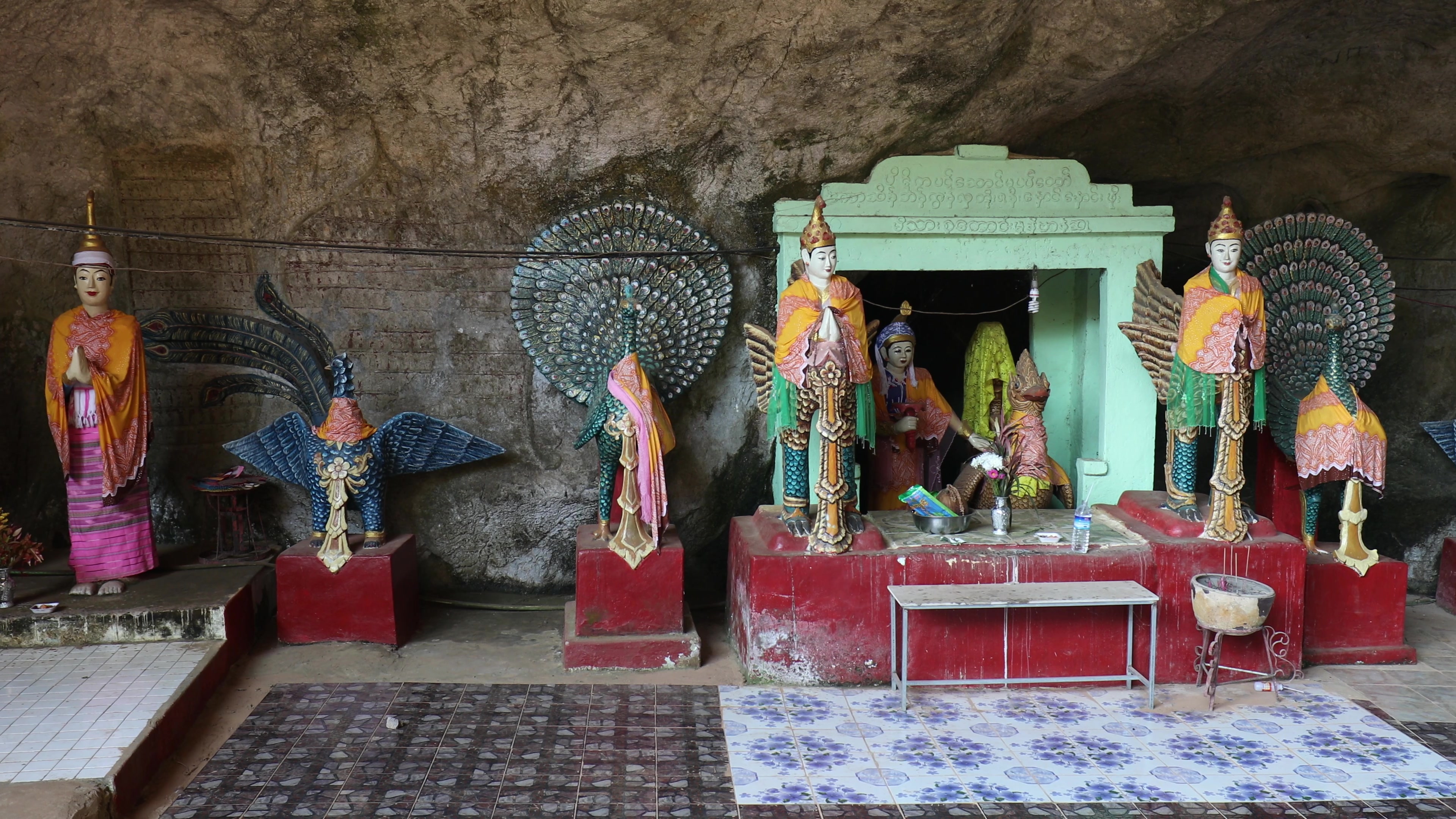 Kaw Gon Cave in Myanmar