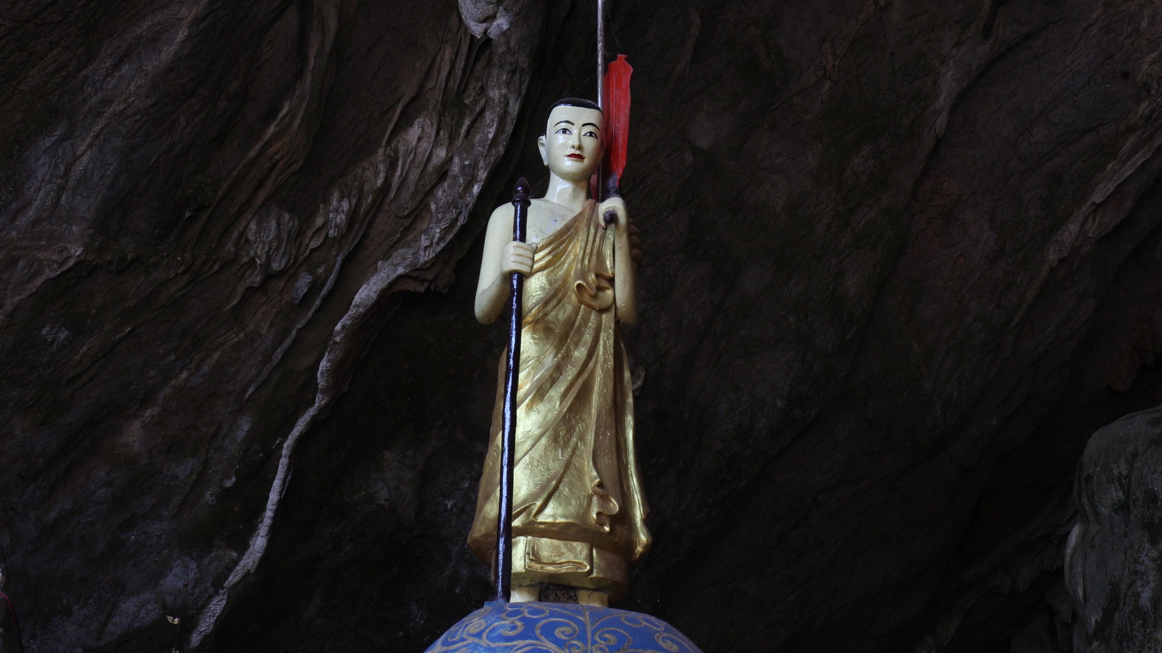Kaw Gon Cave in Myanmar
