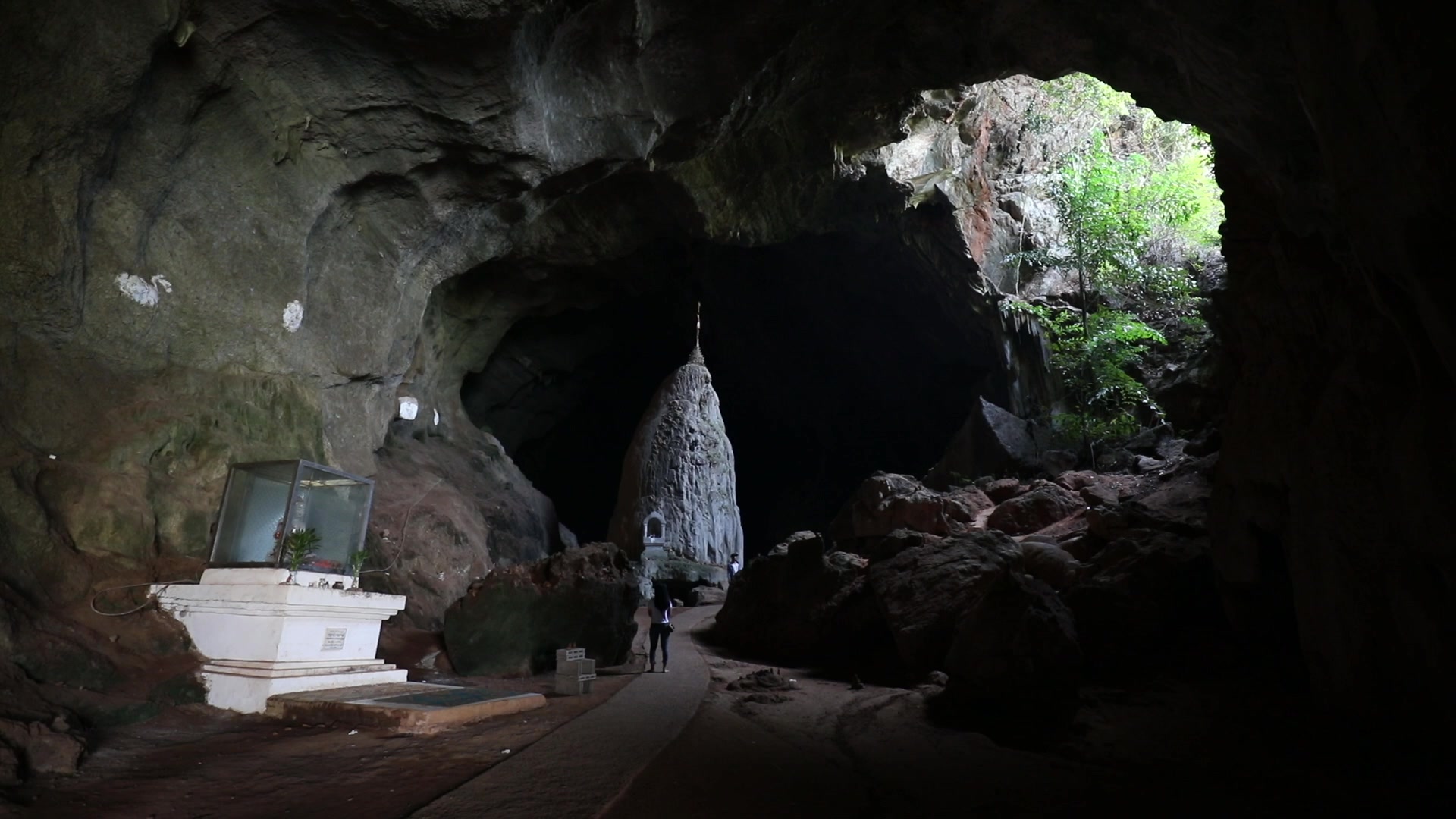 Kaw Gon Cave in Myanmar