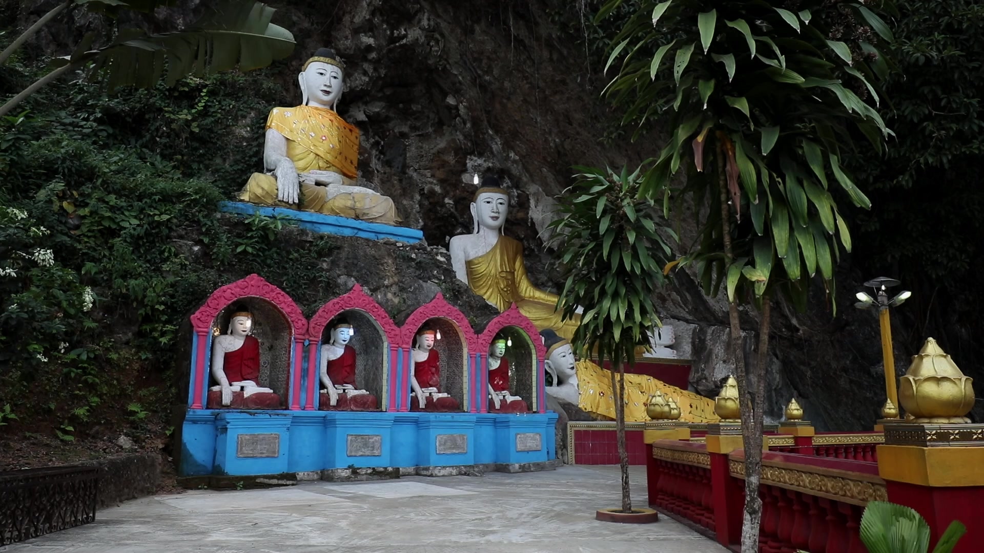 Kaw Gon Cave in Myanmar