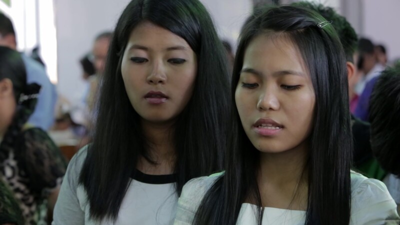 Young Girls at a Church in Myanmar — Teenage girls in Myanmar worship at a Christion Church in YangonKeywords: Burma, Myanmar, Adventism, Adventists, Yangon,...