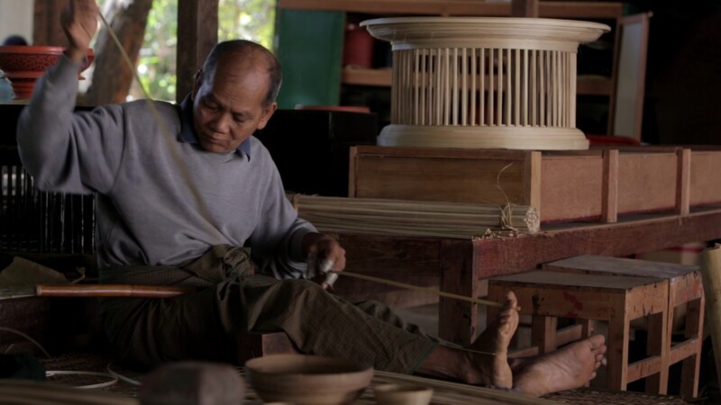 Man works at a Crafts Village in Bagan, Myanmar — Man Works at a Crafts Shop in Bagan, making Lacquerware and other Crafts for the tourists that come to the ...