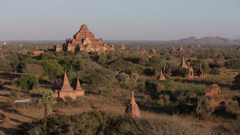 Ancient Buddhist Temples at Bagan, Myanmar — Stock Video Footage of Bagan, Burma: Historical Buddhist Temple Ruins of Bagan, Myanmar, in Morning LightKeyword...