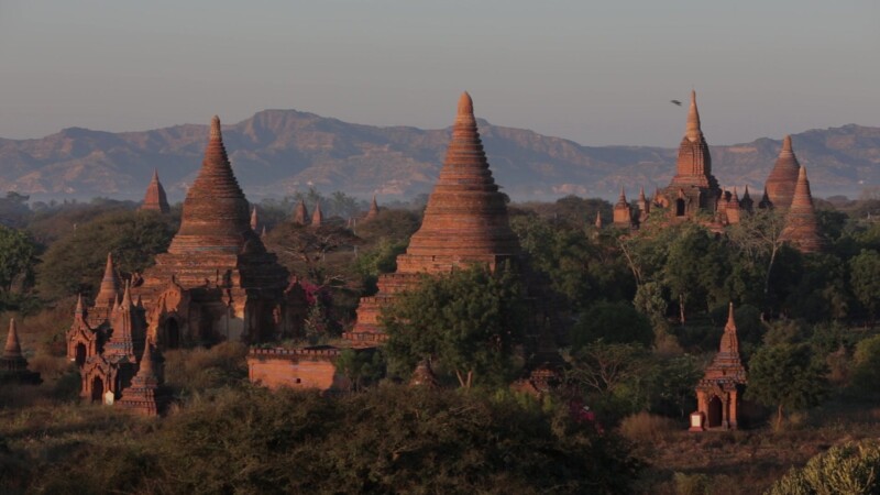 Ancient Buddhist Temples at Bagan, Myanmar — Stock Video Footage of Bagan, Burma: Historical Buddhist Temple Ruins of Bagan, Myanmar, in Morning LightKeyword...